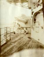 1905 an Bord der SMS BRAUNSCHWEIG.(Album Ludwig Seelemann)
Das Geschtz drfte vom Kaliber 17cm sein.