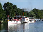 Dampf-Seitenraddampfer Kaiser Wilhelm (5101270) am 28.07.2017 im Kleinen Beetzsee in Brandenburg/Havel. Der mit Kohle betriebene Dampfer war auf dem Rückweg von Berlin zu seinem Standort Lauenburg/Elbe. In Brandenburg/Havel begann die Tagesetappe nach Magdeburg.