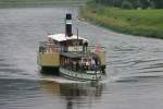 Der Raddampfer  Pillnitz  der Dresdner Flotte  ist am 2.6.2007 auf der Elbe bei Knigstein unterwegs.