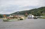 Elbdampfer  Pillnitz  und Ausflugsschiff  August der Starke  legen gemeinsam an. Knigstein, 7.7.07