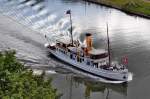 Das Dampfschiff SCHAARHRN ist auf dem Nord-Ostsee-Kanal in Richtung Holtenauer Schleusen unterwegs. Aufgenommen wurde das Bild am 21.06.09 von der Levensauer Hochbrcke in Kiel.