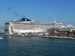 Das italienische Kreuzfahrtschiff  MSC FANTASIA , IMO 9359791, am 26.10.2014 im Hafen von Venedig.
23.12.2022 Axel Hofmeister

  