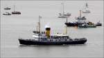 Der Dampfeisbrecher WAL (IMO 8862662) war während der Einlaufparade der Sail 2015 Bremerhaven von etlichen Sehleuten bevölkert. Vom dahinter fahrenden WSA-Schiff ALTE WESER beobachteten Pressevertreter das Gsschehen. 12.05.2015