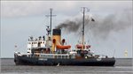 Der 1933 gebaute Dampfeisbrecher STETTIN (IMO 8882923) unternahm am 18.07.2016 einen Törn von Bremerhaven nach Bremen. Hier ist er kurz nach dem Ablegen in Bremerhaven zu sehen. Die STETTIN ist nach eigenen Angaben das größte kohlebefeuerte Dampfschiff der Welt. Länge: 51,75 m, Breite: 13,43 m, Tiefgang: 5,40 m. Heimathafen ist Hamburg.