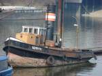 2.4.07 i Hamburg; Dampfschlepper  VAMPYR, ex WALTERSHOF von 1911 im Travehafen gesehen. Wohl gnzlich ohne Vorrte, vielleicht auch ohne Maschine.