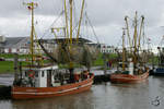 Zwei Fischkutter an der Nordsee (Dorum, August 2006)