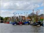 Mehrere Fischerboote liegen am 06.05.2012 im Fischereihafen von Greetsiel.
