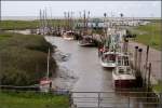 Im kleinen Sielhafen von Spieka-Neufeld finden Fischkutter und Segelboote Schutz. 18.08.2009