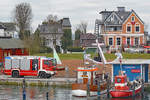 Fischereifahrzeuge NIE 4 NORTHWESTERN und NIE 5 ANNE MARIA am 14.01.2021 im Hafen von Niendorf / Ostsee