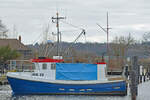 NIE 22 (MILAN II mit ehemaligem Heimathafen Strande) des Niendorfer Fischers Peter Dietze am 05.03.2022 im Hafen von Niendorf / Ostsee