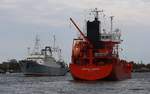Heck der Christian Essberger - Madeira - IMO 9212498 und von vorn die Überraschung des Tages - Stubnitz ROS 701 IMO 6513774 - Rostock, Nord-Ostsee-Kanal 03.05.2017