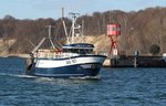 Fischkutter Crampas SAS 107 mit Heimathafen Sassnitz,  11.04.2016, bei der Einfahrt in den Stadthafen Sassnitz