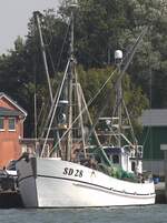 Fischereifahzeug („Fischkutter“) SD 28; Datum: 25.07.2026; Aufnahmeort: Nordsee/Hafen B�sum, Deutschland.