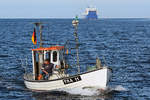 Fischereifahrzeug TRA 11 in der Ostsee vor Lübeck-Travemünde.