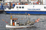 TRA 11 JAN am 09.04.2022 im Hafen von Lübeck-Travemünde