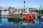 Fischerboote im Hafen von Howth (Irland).