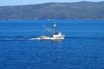 Kroatisch Fischereischiff 149 mit der Aussichtsturm in Istria am 2012:09:17