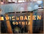 Beschriftung des Fischtrawlers Wiesbaden, Gdynia, Poland.