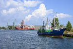 GDA 18 im Danziger Hafen. IMO:  7325588. MMSI:  261005090. Rufzeichen:  SPG2411. FLAGge:  Poland [PL]. AIS Schiffstyp:  Fishing. Bruttoraumzahl:  94. Tragfahigkeit:  31 t. Gesamtlänge x Grösste Breite:  24.46m × 6.56m. Baujahr:  1971. Status:  Aktiv.
Aufnahme: 13. August 2019.