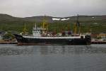Russisches Fischereifahrzeug Kapitan Naumov M-0216 unter russischer Flagge fahrend,liegt am 18.7.2014 im Hafen von Batsfjord/Norwegen 