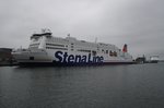 Stena Scandinavica hat am 16.7.2016 am Schwedenkai im Kieler Hafen festgemacht, im Hintergrund liegt AIDAvita am Sartorikai.