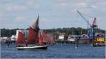 Die SAMPO ist am 05.07.2017 in der Kieler Förde unterwegs. Sie ist ein 1896 in Kiel gebauter ehemaliger Zollkutter mit einer Länge von 21 m ü.a. und einer Breite von 4,60 m. Die Segelfläche beträgt 117 m². Heimathafen ist Kiel. Frühere Namen: ADELE KRÜGER, MAAGEN.