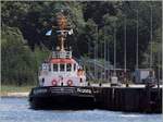 Die 1990 gebaute FALCKENSTEIN (IMO 8917704 und ENI 05115190) liegt am 05.07.2017 am Anleger Jägerberg in der Kieler Förde. Der Schlepper ist 26,60 m lang und 9,20 m breit, die GT/BRZ beträgt 194. Die Maschinenleistung beträgt 2 x 720 kw, der Pfahlzug 25 t. Heimathafen ist Kiel.