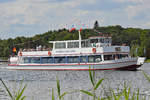 Fahrgastschiff HEINRICH DER LÖWE am 18.07.2020 auf dem Ratzeburger See in Richtung Rothenhusen steuernd