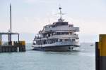 FRIEDRICHSHAFEN (Bodenseekreis), 03.09.2010, Fahrgastschiff Stuttgart bei Einfahrt in den Hafen