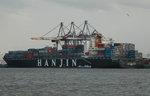 Hanjin Port Kelang Containerschiff beim L�schen der Ladung im Hamburger Hafen. IMO: 9312949, Baujahr: 2006 L�nge: 304.00 m Breite: 40.00 m Tiefgang: 14.20 m Container: 6655 TEU Geschwindigkeit: 26.50 kn gesehen am 19.04.2007.