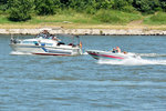 Motoryacht  Alcantara  und Motorboot auf dem Rhein in Bonn - 10.07.2016