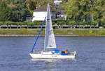 Segelboot  TUULIKKI  (GER 1293) auf dem Rhein in Remagen - 13.10.2019