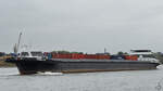 Das Gütermotorschiff AZOLLA (ENI: 02329306) auf Rückwärtsfahrt zum Logport I Terminal, so gesehen im August 2022 in Duisburg.