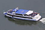 Das Fahrgastschiff LA PALOMA der Marksburgschifffahrt Vomfell in Spay unterhalb des Rheinblicks bei Boppard am 23.09.2022.