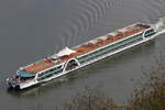 Das Kabinenfahrgastschiff AMADEUS PRINCESS, ENI 4804710, Flagge DEU, Bj 2006 unterhalb des Rheinblicks bei Boppard am 23.09.2022.