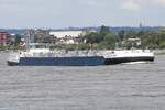 TMS Blue Olivia durchquert am 04.05.2024 auf dem Rhein das Stadtgebiet von Dormagen