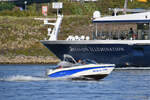 Das Motorboot HELLWIG (DUR-G 396) war Ende September 2025 in Duisburg zu sehen.