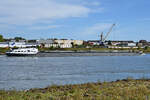 Das Tankmotorschiff GITTE (EIN: 02337099) fährt den Rhein hinauf.