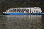 Yangzi Explorer, Ein Flusskreuzfahrtschiff auf dem Yangzi am 24.10.2014 Richtung drei Schluchten Staudamm.
