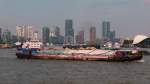 Frachtschiff auf dem Huangpu Jiang in Shanghai, 3.10.2015