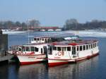 Die beiden Ausflugsboote SUSEBEK und SEEBEK bei Winterruhe auf der Binnenalster; Hamburg, 16.02.2010  