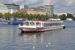 HAMBURG, 20.09.2012, Fahrgastschiff Fleetenkieker fährt den Anleger Jungfernstieg an