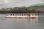 HAMBURG, 19.09.2012, Fahrgastschiff Susebek fährt den Anleger Jungfernstieg an