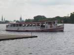 EILBEK (3) am 14.7.2014, Hamburg, Außenalster vor dem Uhlenhorster Fährhaus /    Alsterschiff / Lüa 22,22 m, B 4,94 m / Diesel-Elektro DES, MWM, 100 PS, mit Schacht vorn / 200 Pass.