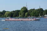 ALSTERCABRIO II am 24.8.2022, Hamburg auf der Außenalster

Offenes Fahrgastschiff / Lüa 20,5 m, B 4,2 m, Tg 0,8 m / 120 Fahrgäste / Eigner: Alster-Touristik GmbH (ATG) / gebaut 1996 bei Menzer  Schiffswerft in HH-Bergedorf /
