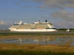 Überführung der  Celebrity Equinox  über die Ems von der Meyer-Werft Papenburg nach Eemshaven am 20.06.2009