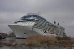 Celebrity Eclipse auf der Ems bei Weener  bei ihrer berfhrungsfahrt von der Meyer Werft in Papenburg  nach Eemshaven am 11.03.2010.