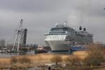 Die Celebrity Eclipse durchfhrt auf der Ems die eigens fr die
berfhrung demontierte Eisenbahnbrcke bei Weener.
11.03.2010