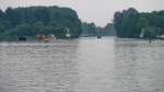 Das Pichelsdorfer Gemnd in Berlin-Spandau. Aus Norden kommend hat die Havel die Innenstadt vom Berliner Stadtbezirk Spandau durchflossen, hat hinter der Freybrcke den Pichelssee durchflossen und verbreitert sich nun, von Kanalwnden befreit, zu einem breiten Flu mit dichten Schilfbestnden und schnen Badebuchten. Blick von der Halbinsel Schildhorn nach Norden,Richtung Innenstadt Spandau. Wer sich die Betonnung am Pichelsdorfer Gemnd ansehen mchte ist hier richtig: www.openseamap.org.  Die Dezimalkoordinaten:52.50303 N und 13.19902 E. Foto:07.08.2013 