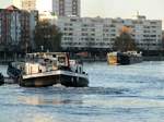 Schiffsbegegnung auf der Havel in Berlin-Spandau am 29.11.2016. GMS Katja (04007960) legte nach dem Bunkern ab und TMS Navio (04005120) kam die Havel zu Tal gefahren.